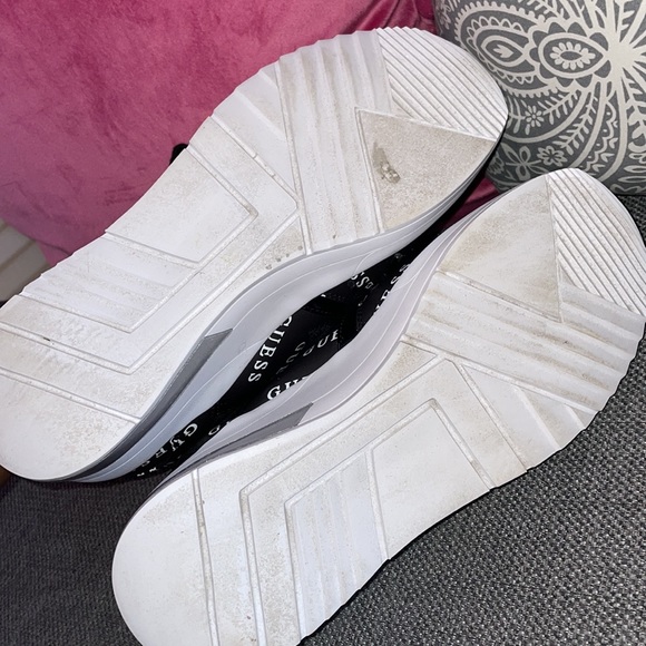 Guess Sneakers 😍 - Picture 5 of 5
